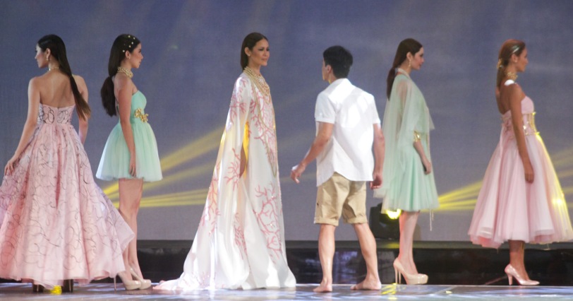 Jo Ann Bitagcol (Model and photographer) in Rhett Eala creation captivates Arnold Reyes on the ramp for Jewelmer 35th, Miracle of the Golden Pearl September 23, 2014. Photo by Jude Bautista