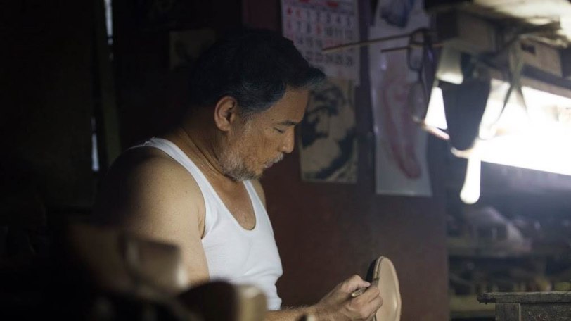 Ricky Davao plays master shoemaker Romeo Guevara. ASIA ON SCREEN 2015 film fest will run at the Shang Cineplex, Shangri-La Plaza Mall from May 8-12, 2015. Photo from Official MARIQUINA fb page https://www.facebook.com/mariquinathemovie/timeline